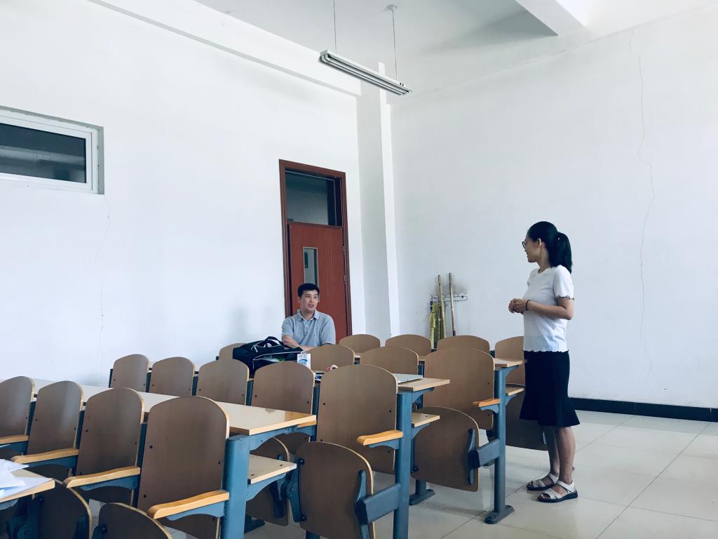 孙静老师聆听院长指导